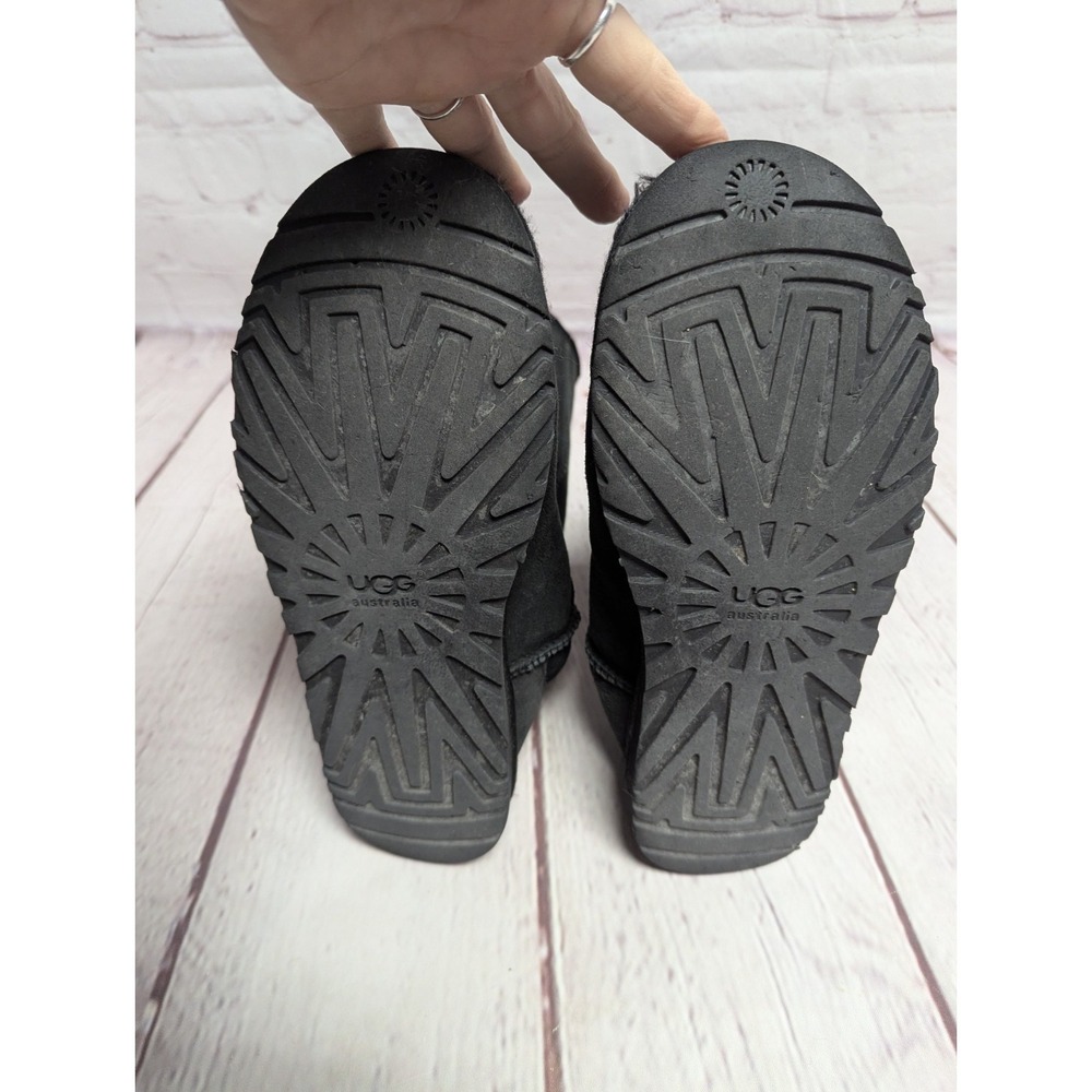 UGG Australia Women's 5815 Classic Black Suede Sheepskin Winter Boots Size 9 - Picture 9 of 9
